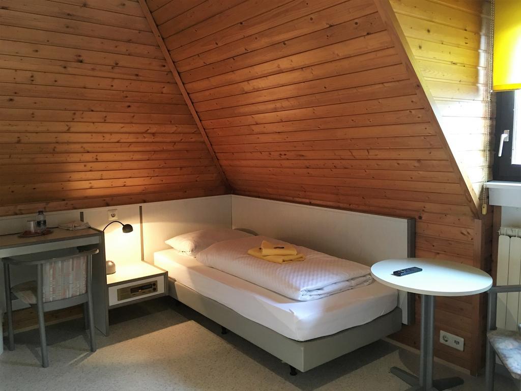 Gaestehaus An Der Rheinbruecke Altlussheim 外观 照片