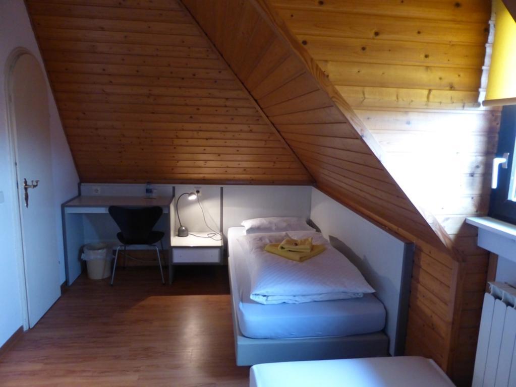 Gaestehaus An Der Rheinbruecke Altlussheim 外观 照片