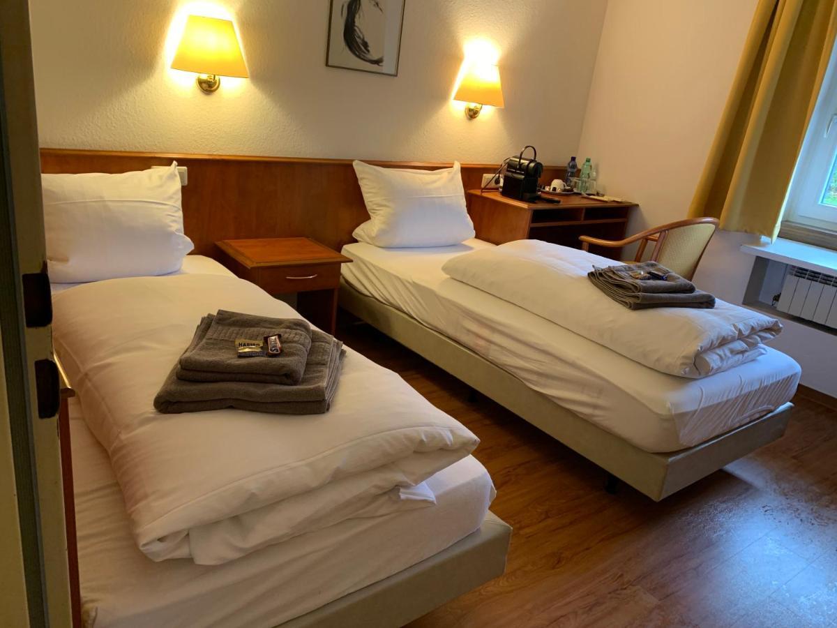 Gaestehaus An Der Rheinbruecke Altlussheim 外观 照片