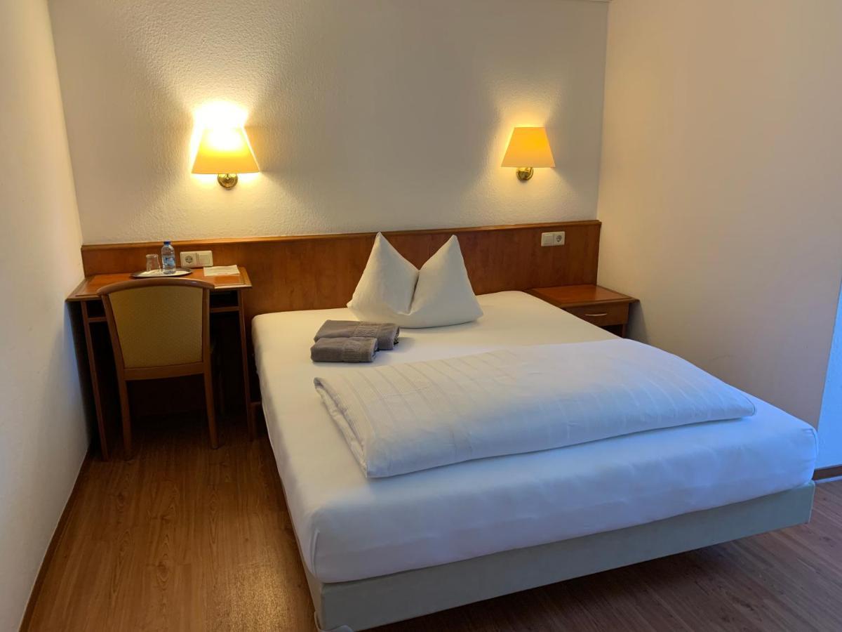Gaestehaus An Der Rheinbruecke Altlussheim 外观 照片